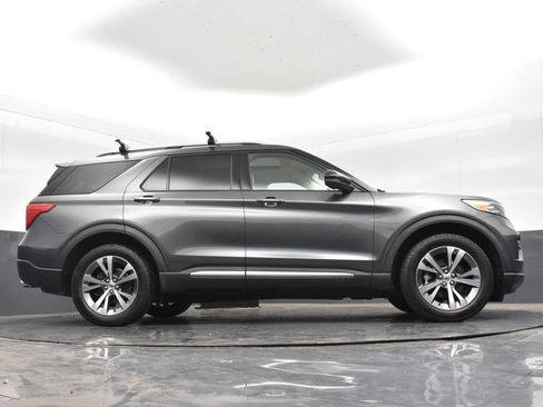 Used 2020 Ford Explorer Platinum w/ Premium Technology Package AWD/4WD image 22