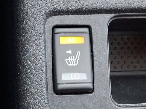 Used 2018 Nissan Rogue SV w/ Premium Package image 24