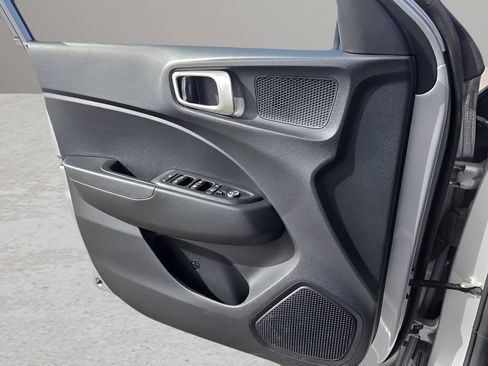 Used 2025 Hyundai Venue SEL image 16