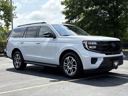 Certified 2025 Ford Expedition Active AWD/4WD image 34