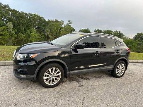 Used 2021 Nissan Rogue Sport SV FWD image 2