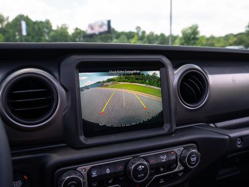 Used 2023 Jeep Wrangler Unlimited w/ Sun & Screen Package AWD/4WD image 25