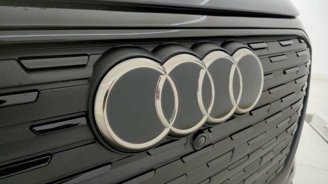 Used 2025 Audi Q4 e-tron Premium w/ Convenience Package AWD/4WD image 31