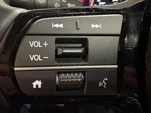 Used 2024 Honda Pilot Touring image 12