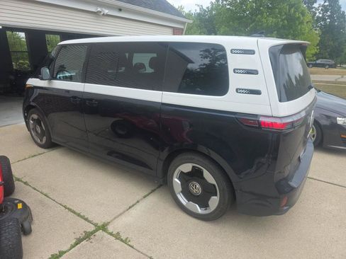 Used 2025 Volkswagen ID. Buzz Pro S Plus AWD/4WD image 7