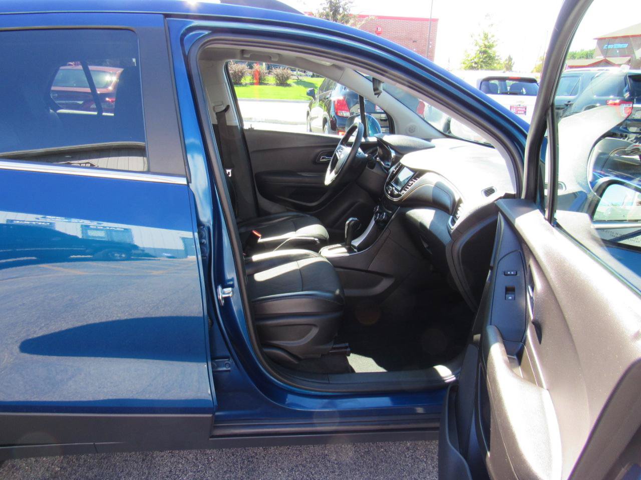 Used 2019 Chevrolet Trax LT w/ LT Convenience Package FWD image 26