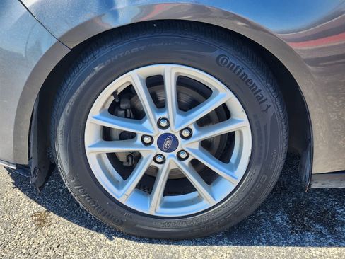 Used 2015 Ford Focus SE image 9