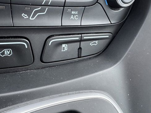 Used 2017 Ford C-MAX Energi SE w/ Equipment Group 401A image 16