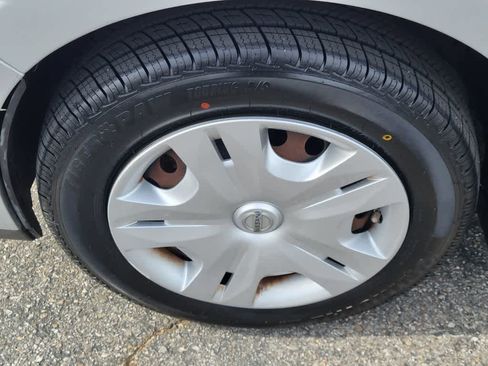 Used 2011 Nissan Versa 1.8 S w/ Plus Pkg image 11