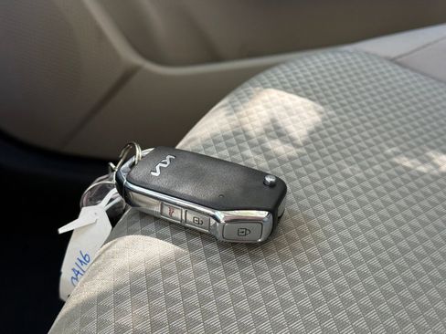 Used 2025 Kia Soul LX w/ LX Technology Package FWD image 20