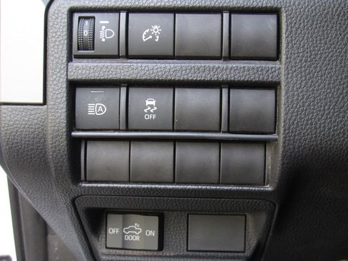 Certified 2024 Toyota Tacoma TRD Off-Road AWD/4WD image 33
