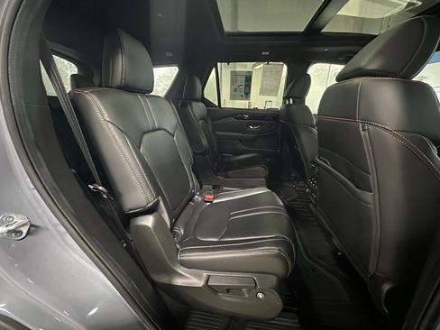 Used 2025 Honda Pilot TrailSport image 24
