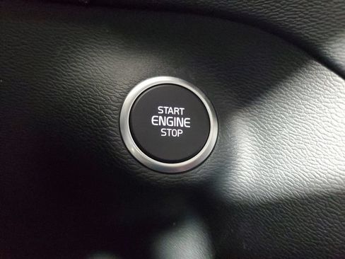Certified 2026 Volvo XC40 B5 Plus AWD/4WD image 35