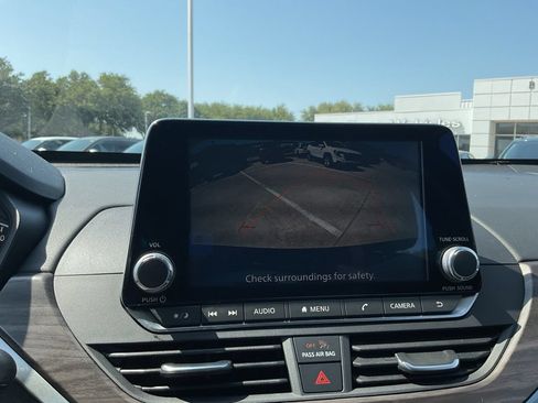Used 2025 Nissan Altima 2.5 SV FWD image 31