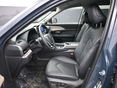 Certified 2025 Toyota Grand Highlander AWD image 19