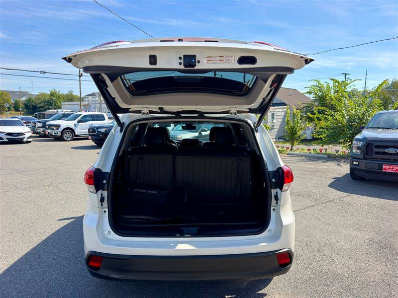 Used 2019 Toyota Highlander XLE AWD/4WD image 4