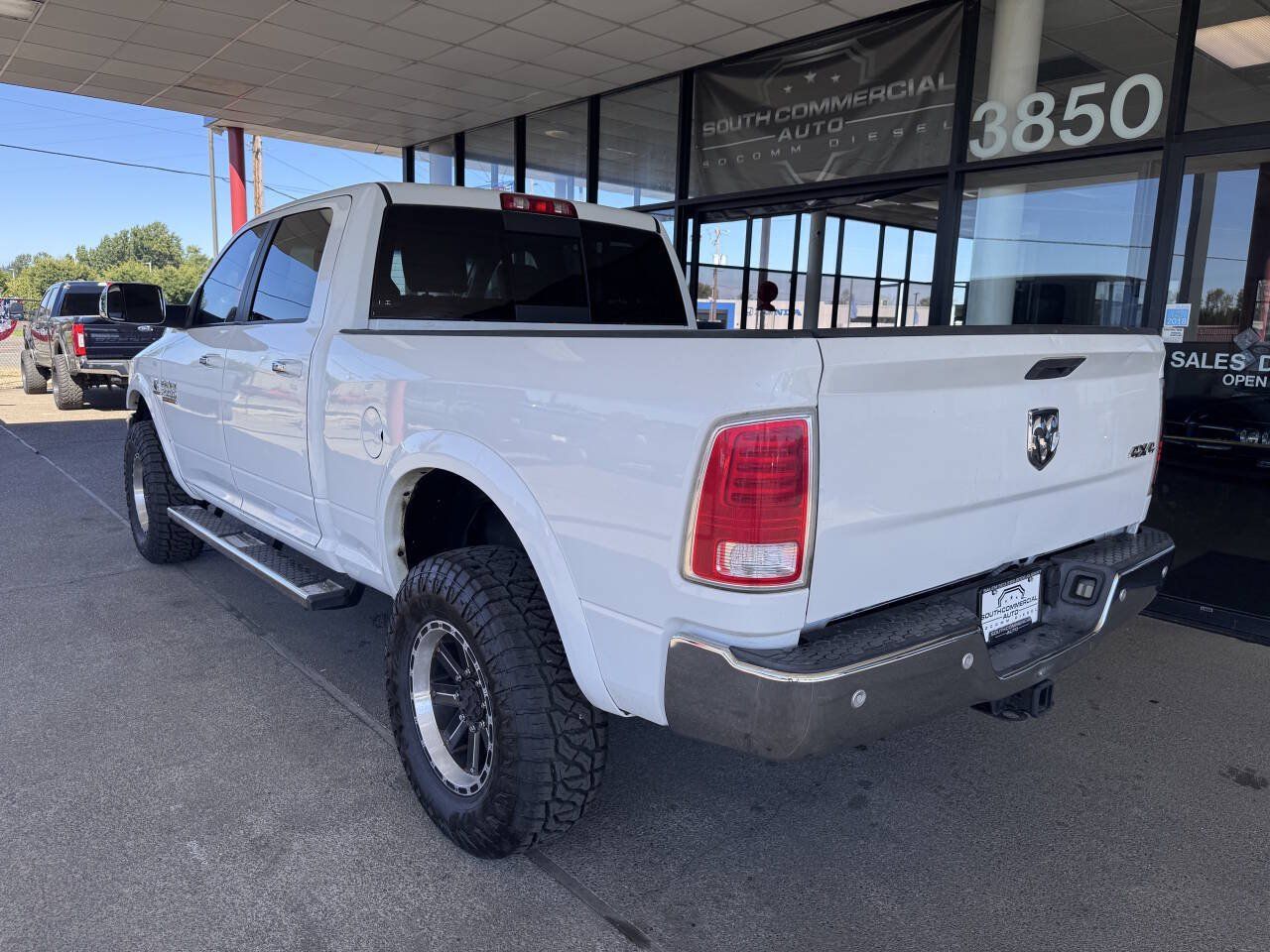 Used 2017 RAM 2500 Laramie AWD/4WD image 2