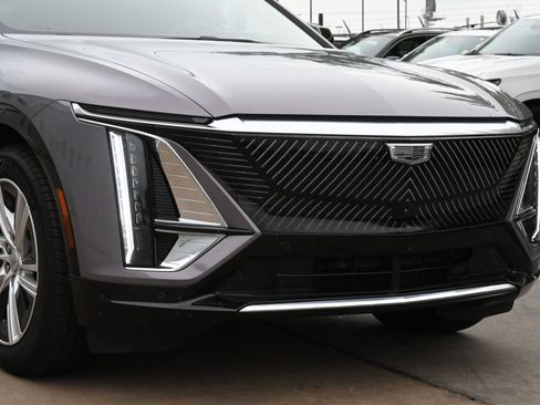 Certified 2024 Cadillac Lyriq Tech w/ Driver Assist Package AWD/4WD image 28