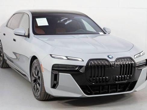 Used 2024 BMW i7 xDrive60 w/ Premium Package image 63