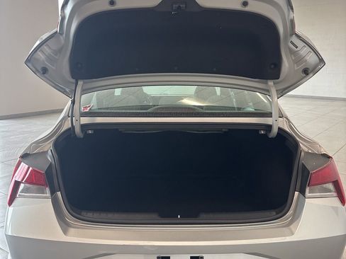 Used 2022 Hyundai Elantra SEL w/ Convenience Package image 9