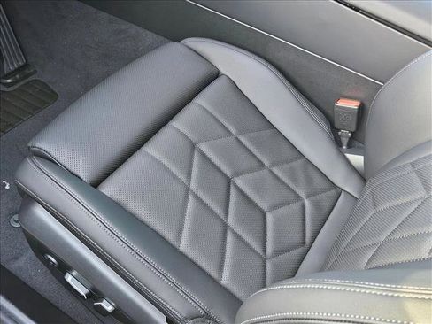 New 2026 BMW i5 eDrive40 w/ Convenience Package image 4