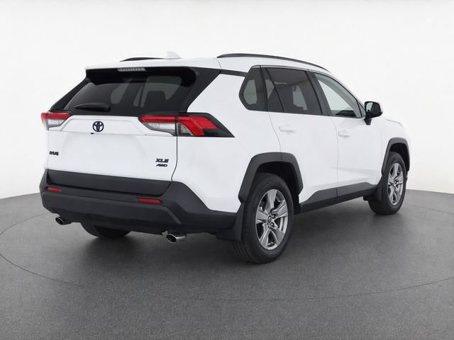 Used 2025 Toyota RAV4 XLE AWD/4WD image 4