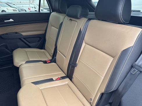 Used 2022 Volkswagen Atlas Cross Sport SE image 38