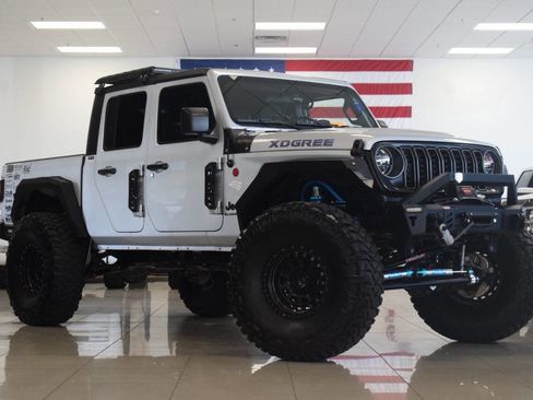 Used 2022 Jeep Gladiator Sport AWD/4WD image 1