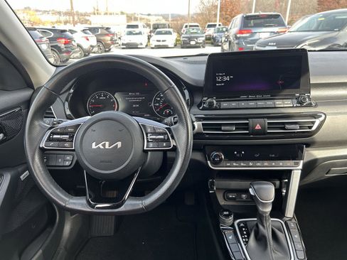 Used 2023 Kia Seltos SX w/ SX Sunroof Package image 9