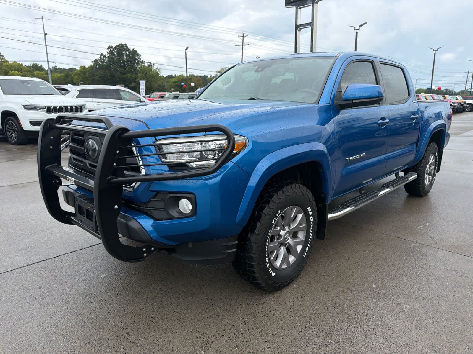 Used 2018 Toyota Tacoma SR5 RWD image 1