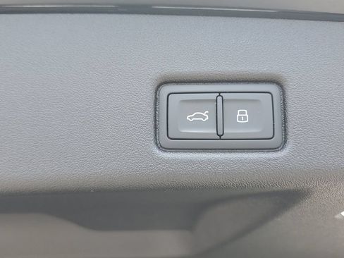Certified 2025 Audi Q5 Premium w/ Convenience Package AWD/4WD image 16