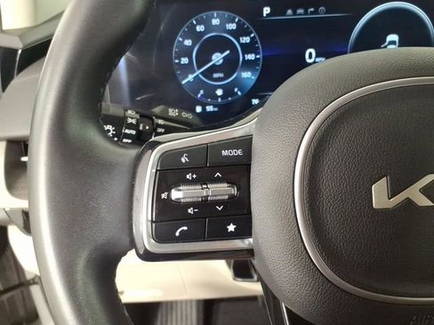 Used 2024 Kia Carnival SX FWD image 17