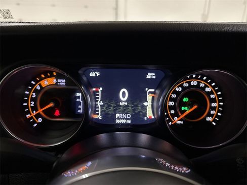 Used 2020 Jeep Wrangler Unlimited Sahara image 11