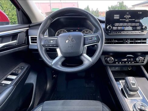 Used 2024 Mitsubishi Outlander SE FWD image 5