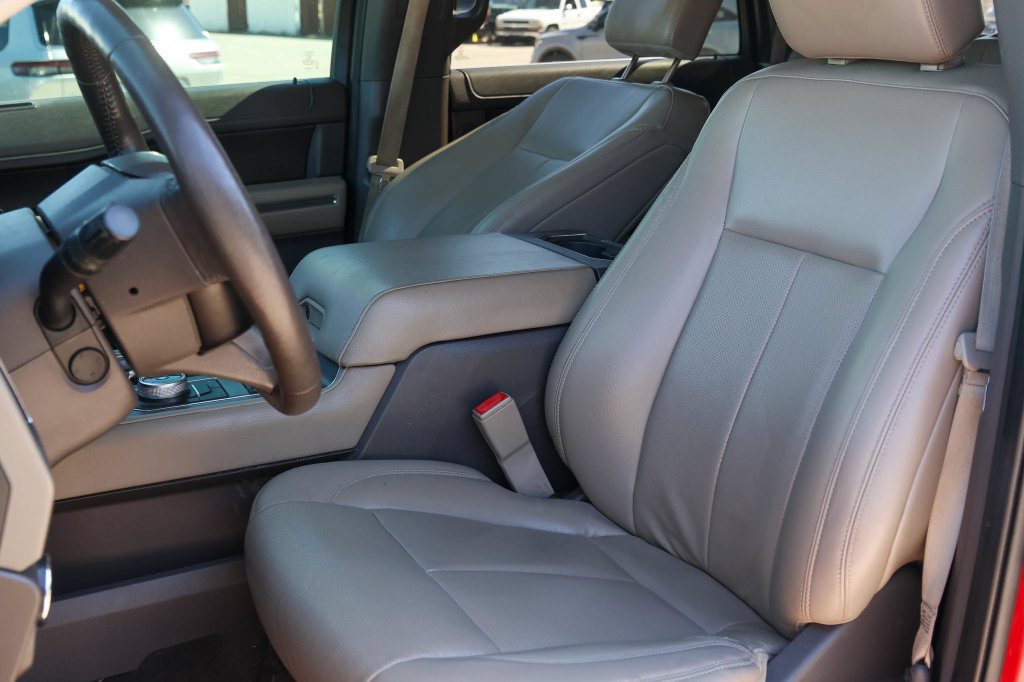 Used 2019 Ford Expedition Max XLT w/ Equipment Group 202A AWD/4WD image 12