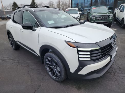 New 2026 Nissan Kicks SR image 2