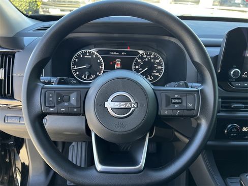 Certified 2025 Nissan Pathfinder S image 10