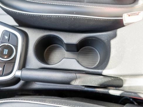 Used 2022 Hyundai Venue Limited image 32