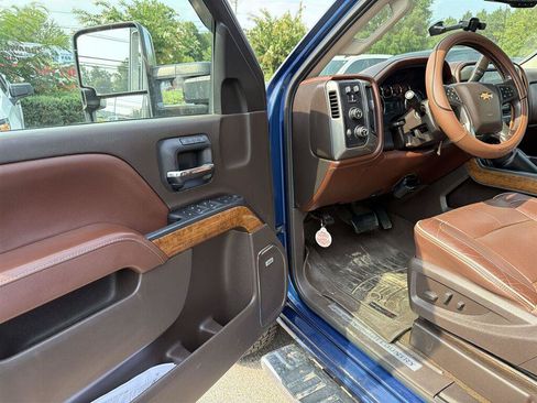 Used 2015 Chevrolet Silverado 2500 High Country w/ Duramax Plus Package AWD/4WD image 8