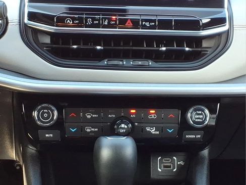 Used 2025 Jeep Compass Limited AWD/4WD image 25