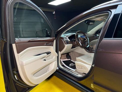 Used 2015 Cadillac SRX Luxury w/ Driver Awareness Package image 32