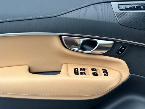 Certified 2025 Volvo XC90 T8 Ultra image 15
