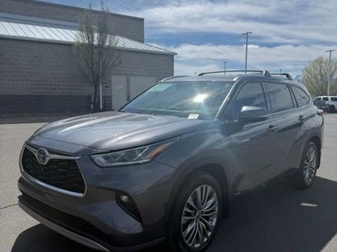 Certified 2021 Toyota Highlander Platinum AWD/4WD image 2