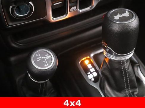 Used 2025 Jeep Wrangler Unlimited Sahara image 24