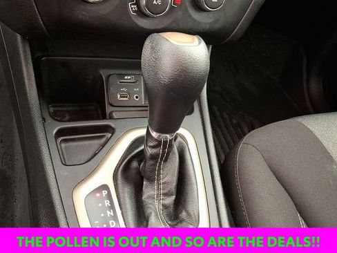 Used 2018 Jeep Cherokee Latitude w/ Altitude Package image 16