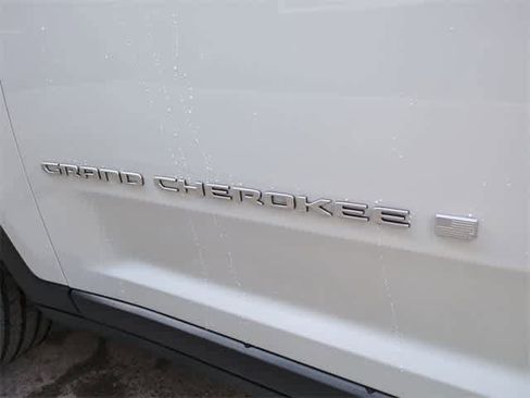 New 2025 Jeep Grand Cherokee L Limited image 13