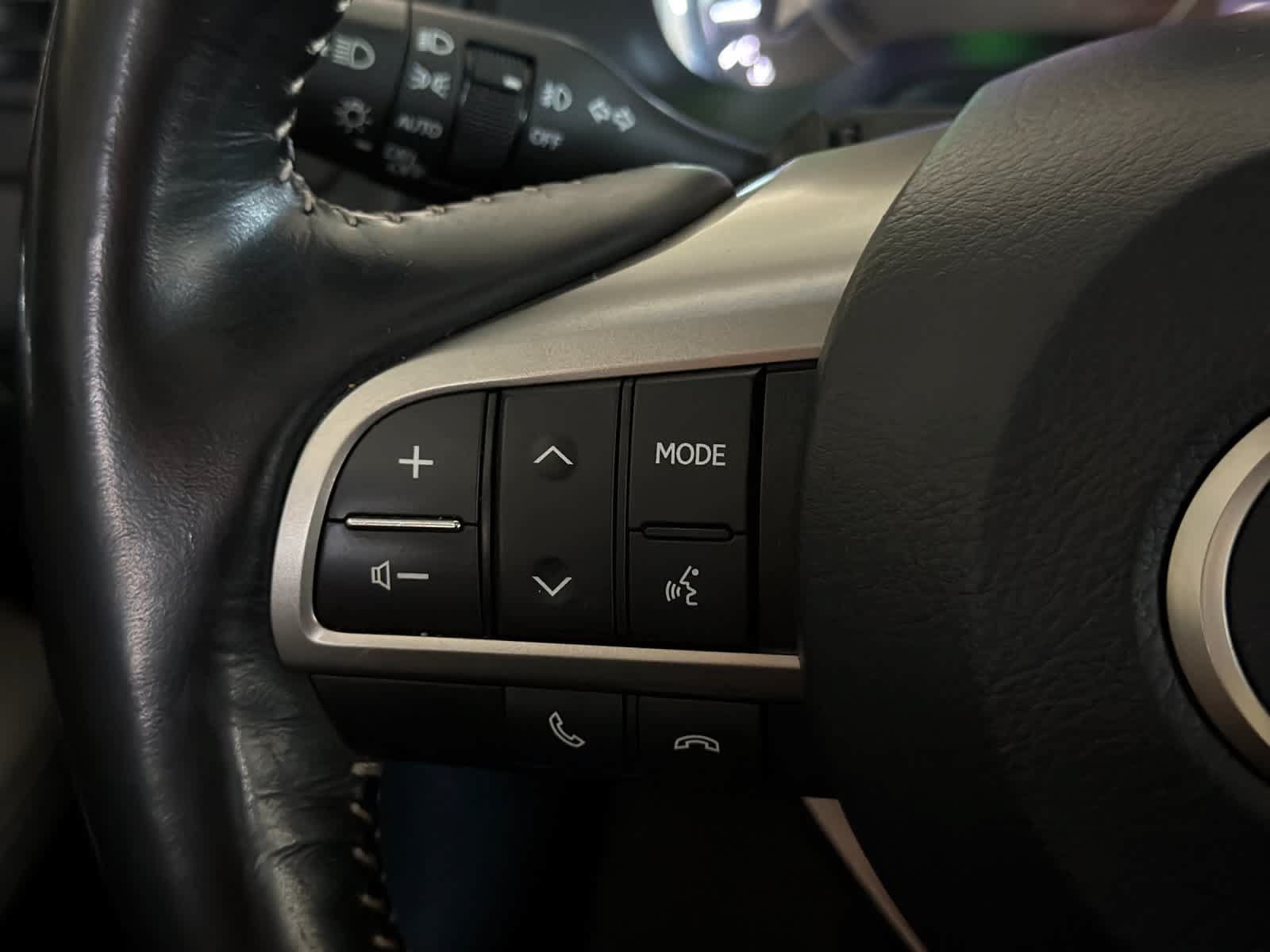 Used 2019 Lexus RX 450hL Premium w/ Premium Package AWD/4WD image 27