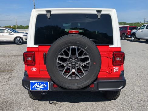 New 2026 Jeep Wrangler Unlimited Sahara AWD/4WD image 4