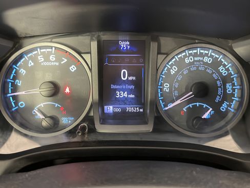 Used 2017 Toyota Tacoma TRD Off-Road w/ Tow Package (A/T) AWD/4WD image 18