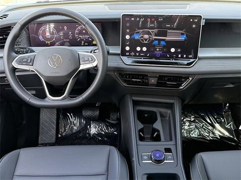 New 2026 Volkswagen Tiguan SE image 9